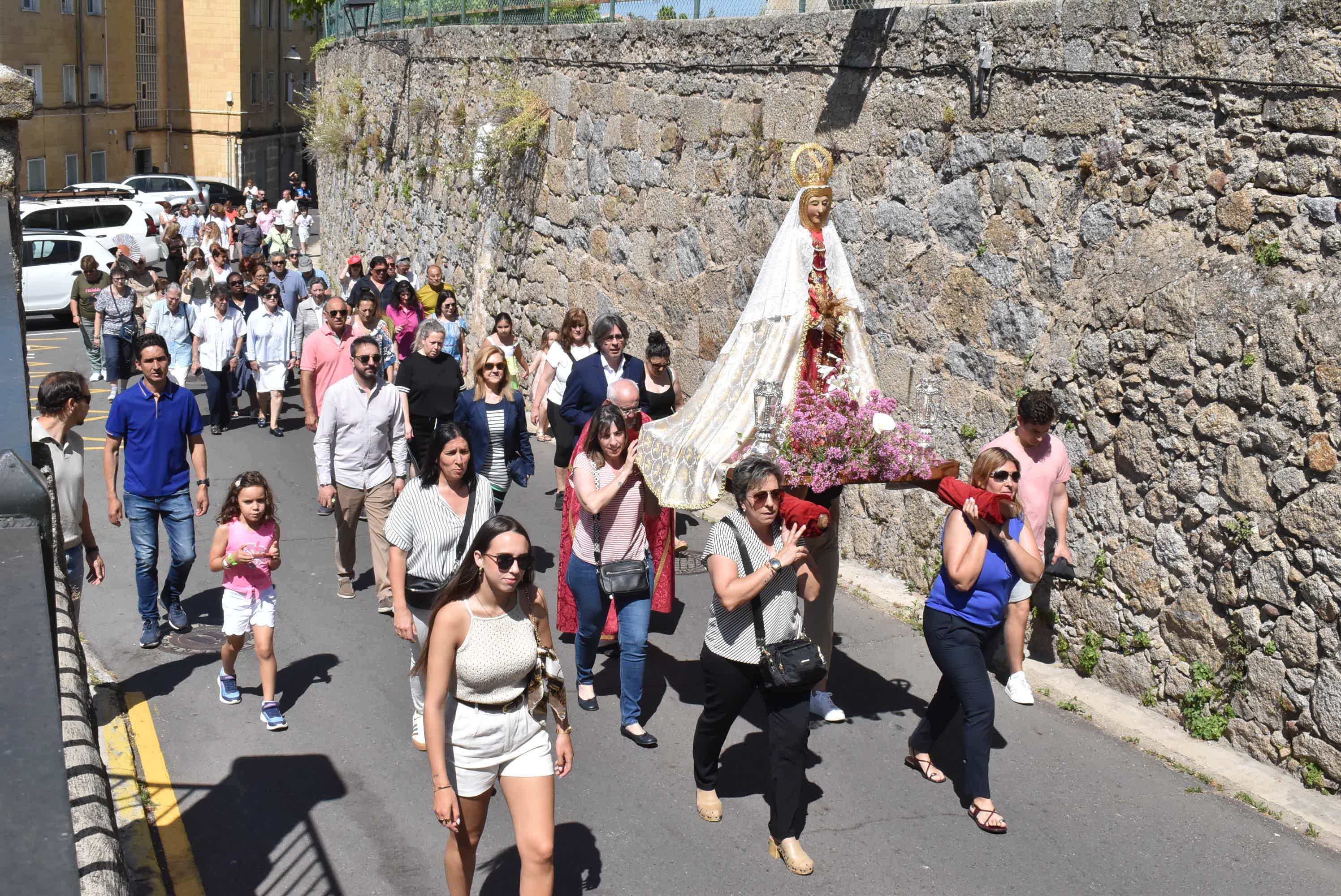 Béjar acompaña La Antigua en la procesión de la Virgen en el Domingo de Pentecostés