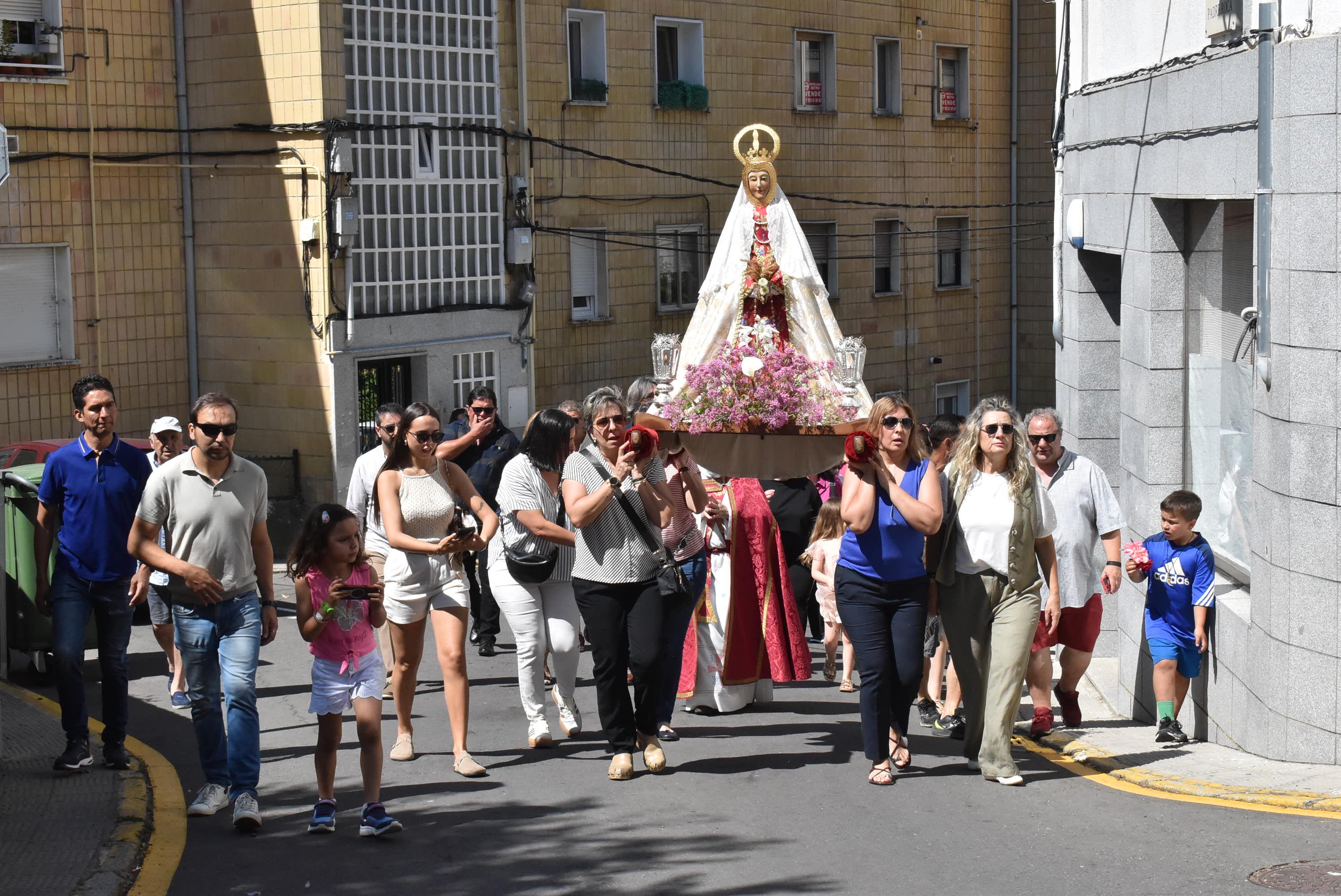 Béjar acompaña La Antigua en la procesión de la Virgen en el Domingo de Pentecostés