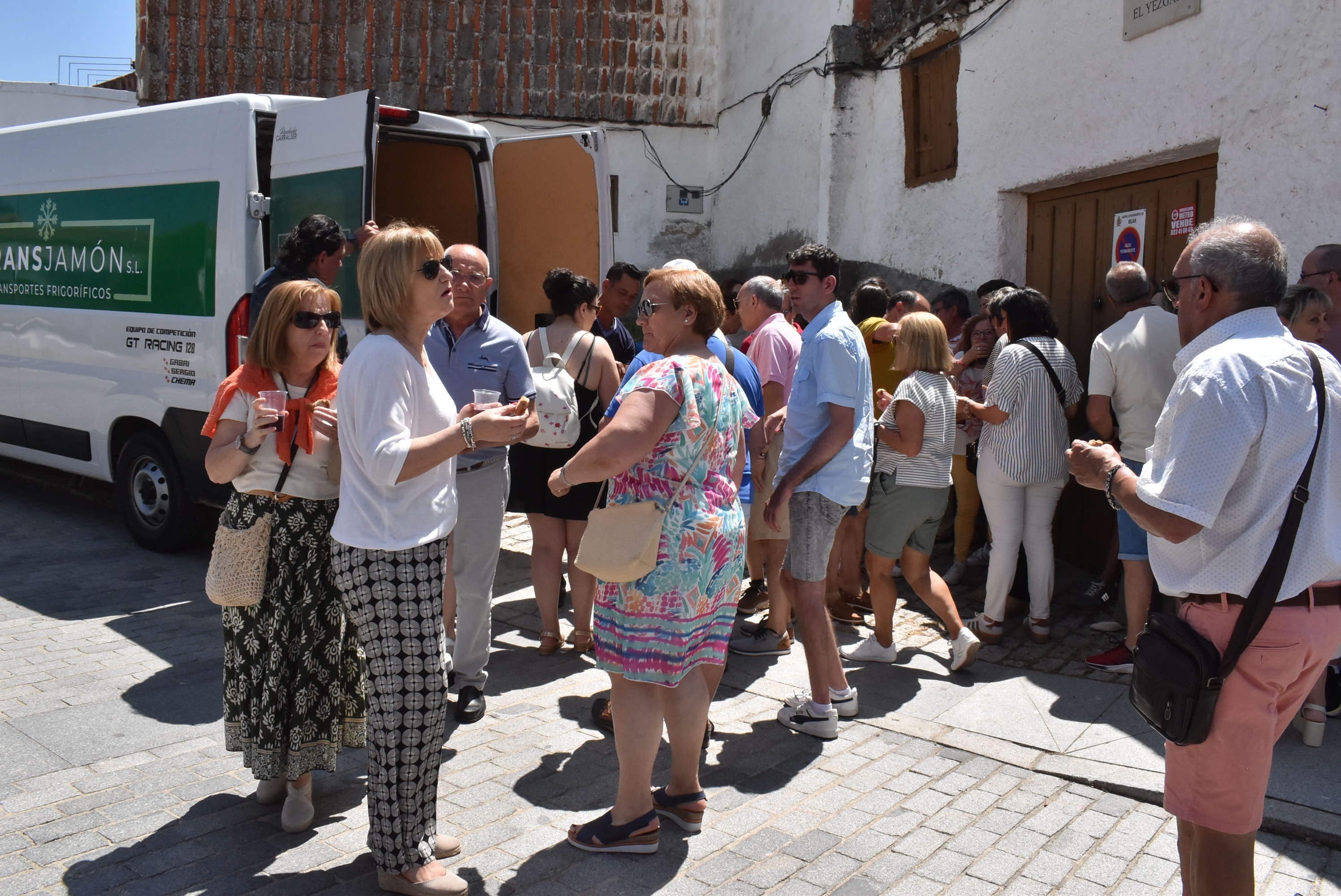 Béjar acompaña La Antigua en la procesión de la Virgen en el Domingo de Pentecostés