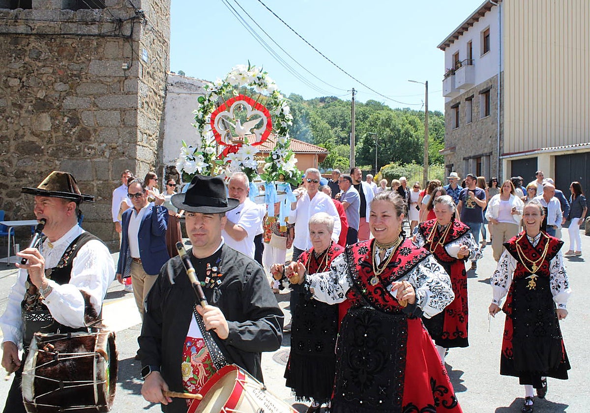 La Hoya honra al Espíritu Santo