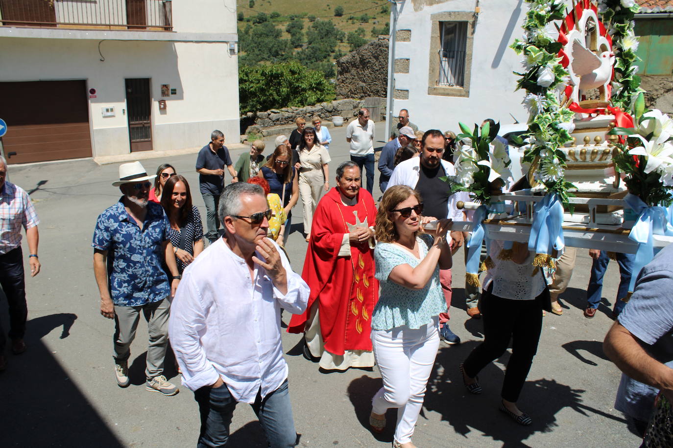 La Hoya honra al Espíritu Santo