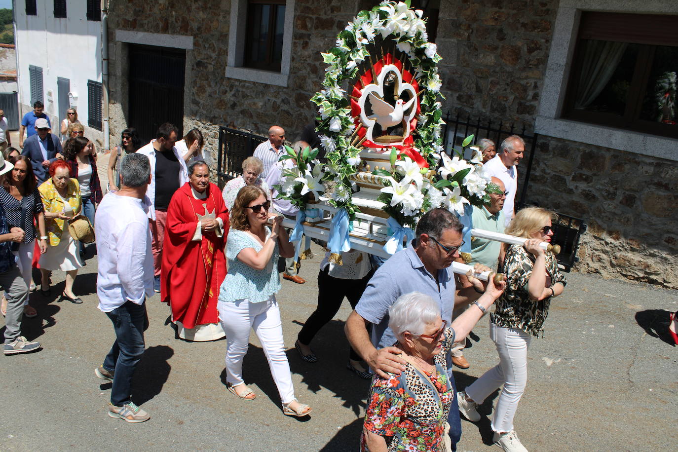 La Hoya honra al Espíritu Santo