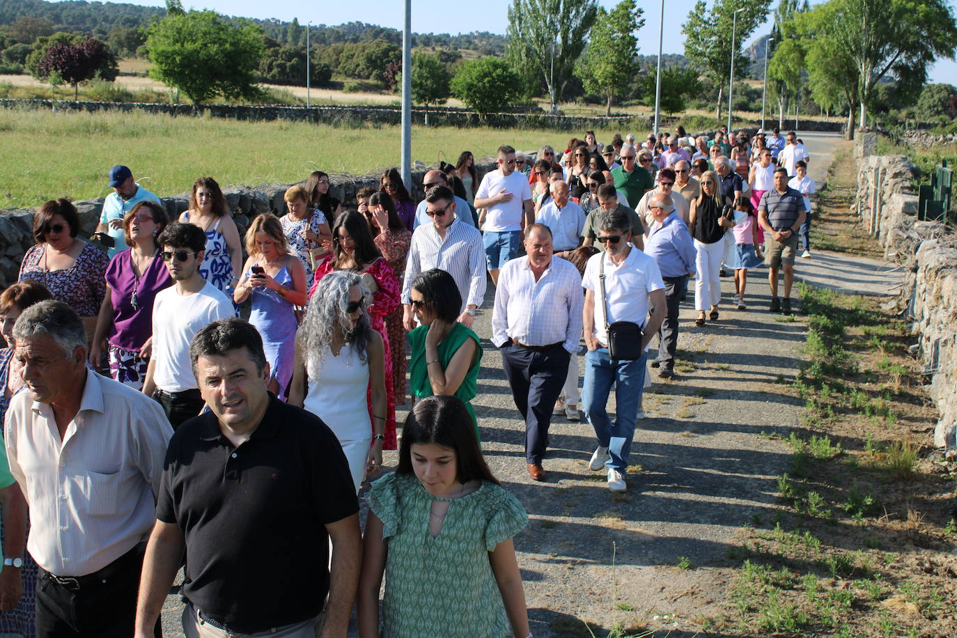 Los fieles acompañan a la Virgen de Valparaíso en Santibáñez de Béjar