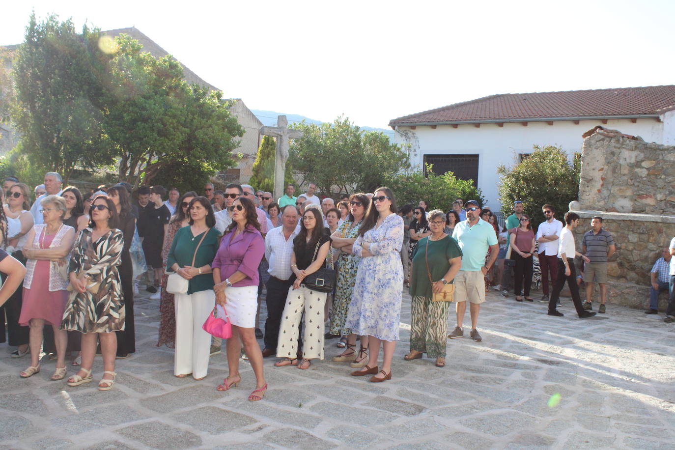 Los fieles acompañan a la Virgen de Valparaíso en Santibáñez de Béjar