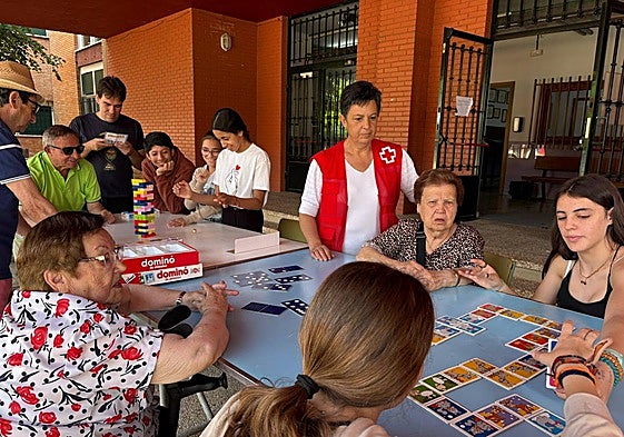 Actividades entre jóvenes y mayores de la mano de Cruz Roja