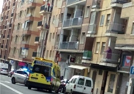 Ambulancia y policía en otra intervención en Comuneros.