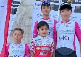 Participantes del Caja Rural-EKT en la Copa de Escuelas en Segovia.