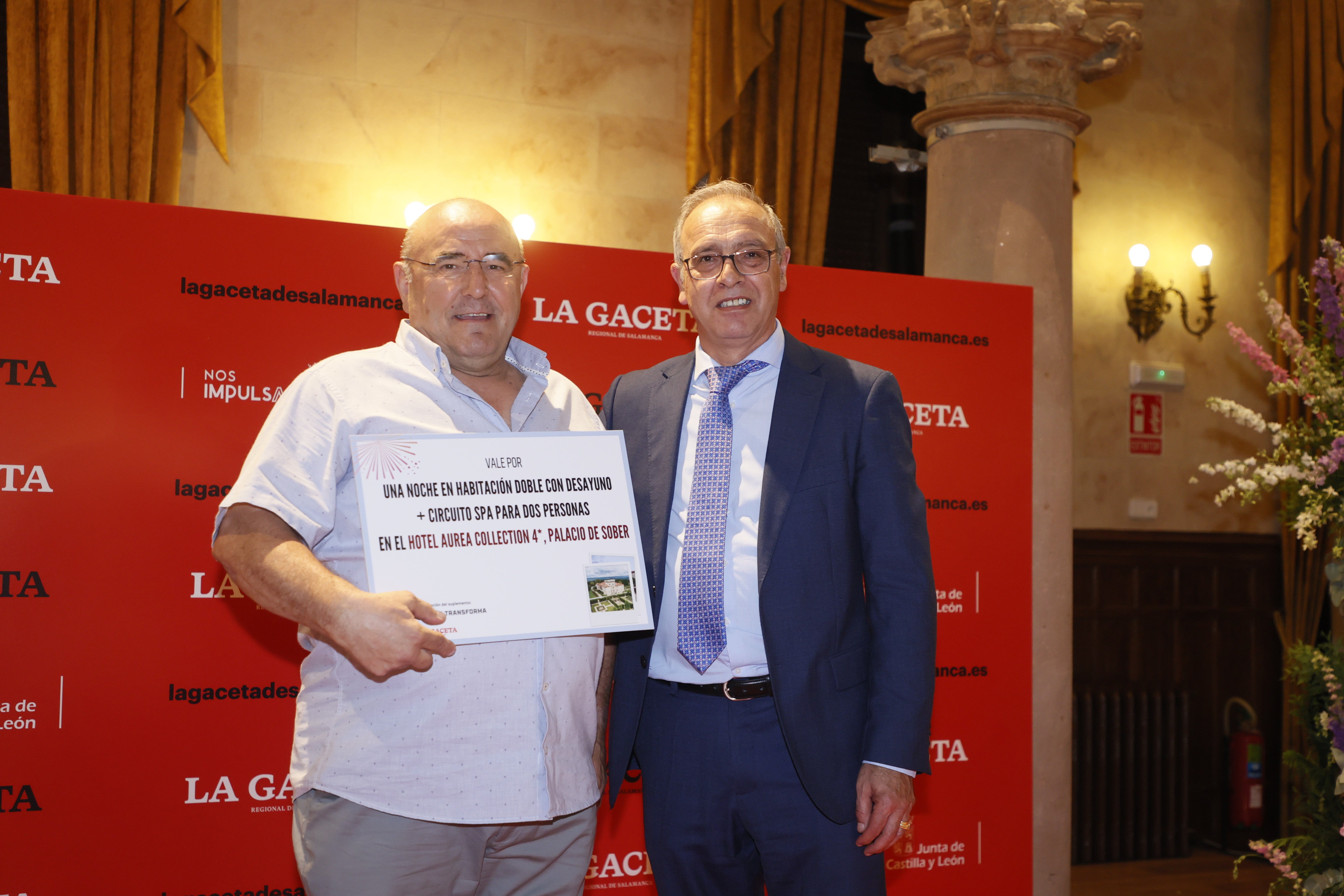 José Ignacio Fernández (Autorecambios Bastida) obtuvo una habitación doble, con desayuno y circuito en spa para dos personas en el Hotel Áurea Collection, Palacio de Sober, en Lugo, y el premio lo entregó el director de LA GACETA, Julián Ballestero.
