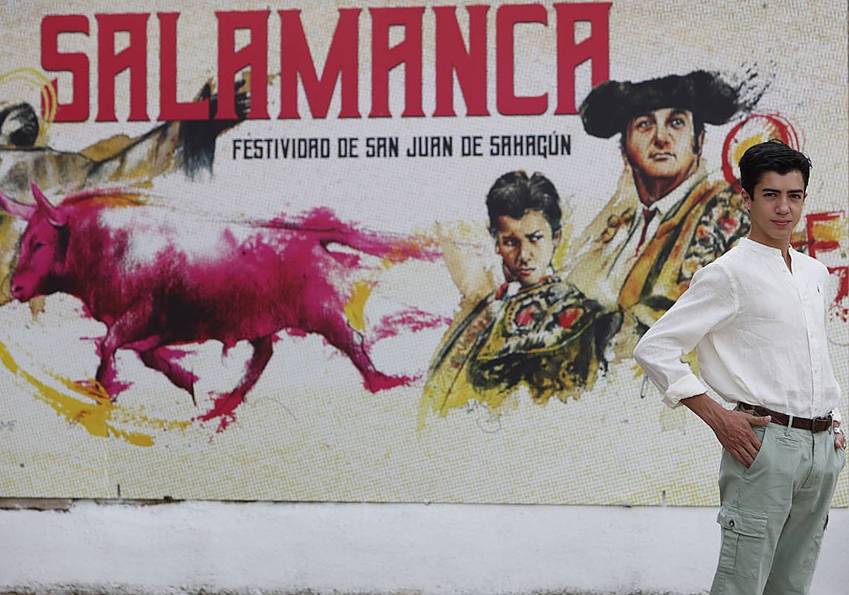 Imagen principal - Tres momentos de la visita de Marco Pérez a La Glorieta en la previa de su presentación como matador de toros este sábado, 14 de junio, para actuar mano a mano con Morante de la Puebla.