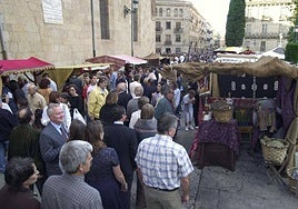 Mercado Barroco en la plaza de Anaya celebrado en el año 2000.