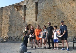 Las ediles Vanesa García y Ana Castaño junto alumnos del taller