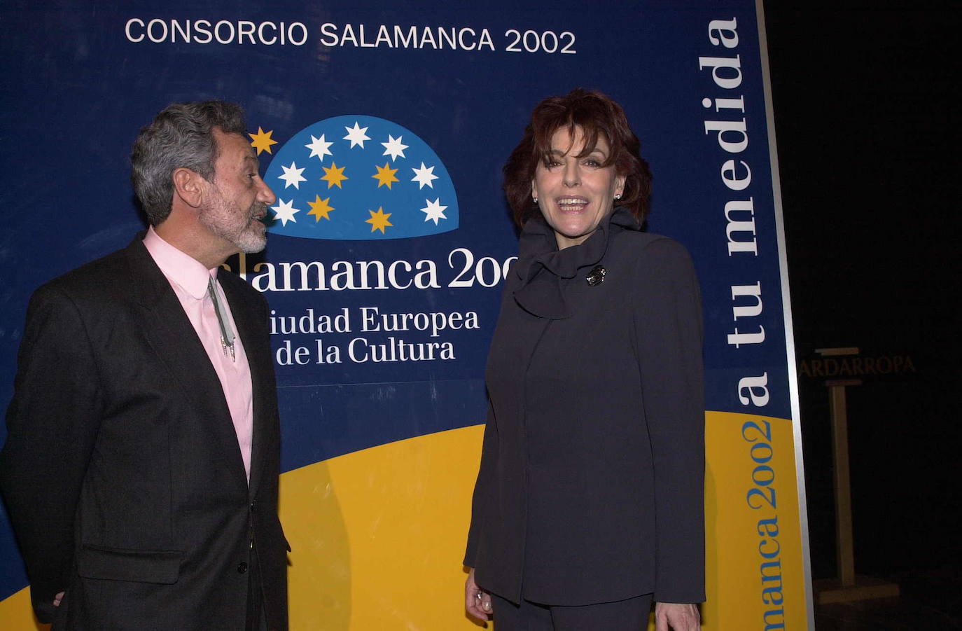 Charo López junto al periodista Luis del Val, fueron los encargados de presentar en el Círculo de Bellas Artes de Madrid el ambicioso programa cultural de la Capitalidad de 2002 el 24 de enero. Numerosas personalidades del mundo de la política, la cultura y la empresa se dieron cita en el brillante acto, donde el cineasta Basilio Martín Patino proyectó un avance de su última película «Octavia».