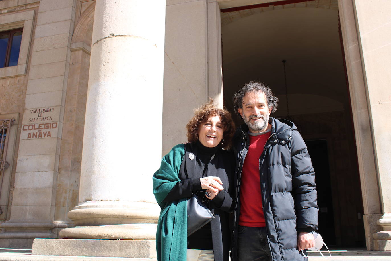 El cineasta Chema de la Peña, que confesaba su admiración por Charo López, concluyó el rodaje de «Me cuesta hablar de mí» en marzo de 2021, en donde se hace un recorrido por su vida personal y, sobre todo, profesional. Ambos posan en las escaleras de la plaza de Anaya, donde Charo comenzó sus estudios de Filosofía y Letras, y donde reconoce que nació su vocación por el mundo de la interpretación: «Aquí venían a buscarme los universitarios de las facultades de Derecho y de Medicina para hacer teatro. Fueron mis primeras funciones.»
