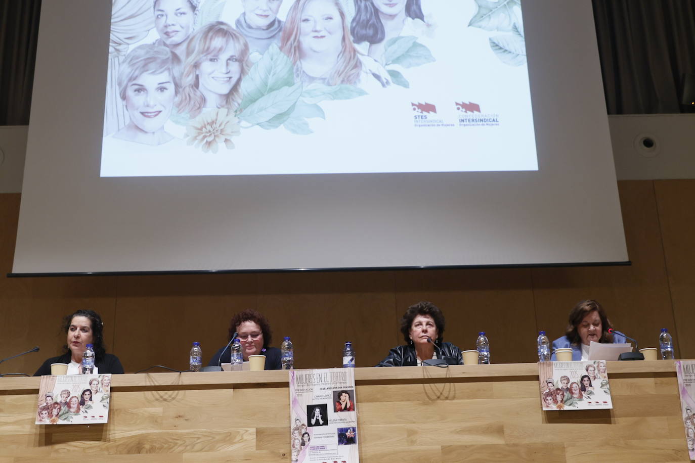 La última imagen de una aparición pública de la actriz salmantina data del 7 de abril de 2025. Charo López, junto a la directora salmantina Helena Pimenta, hablaron de sus trayectorias artísticas en un encuentro organizado por la Organización de Mujeres del STE-Salamanca en la Hospedería Fonseca. Ambas analizaron el papel que tienen las mujeres en el sector del teatro.