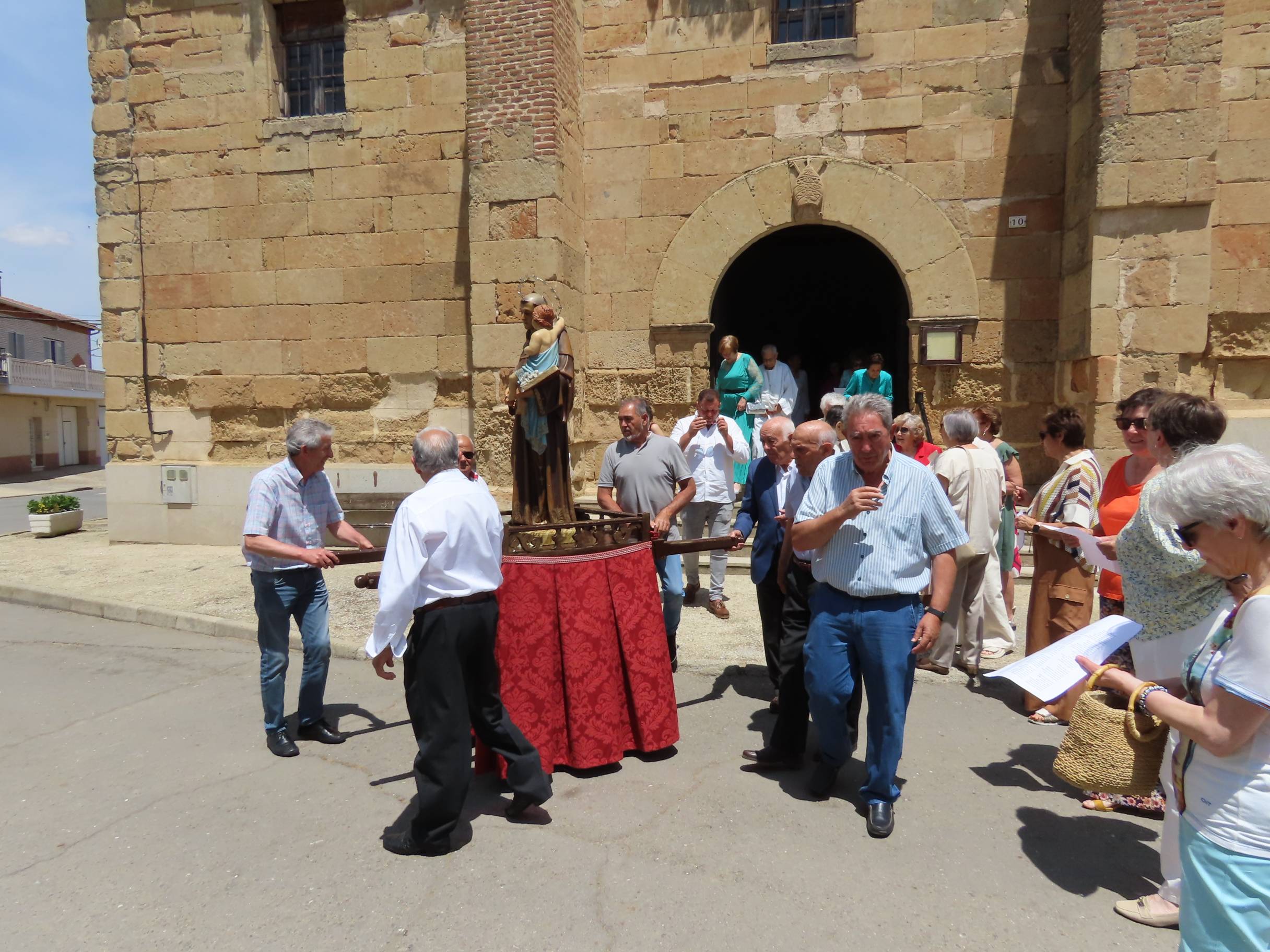 San Antonio de Padua llena de fiesta Moríñigo