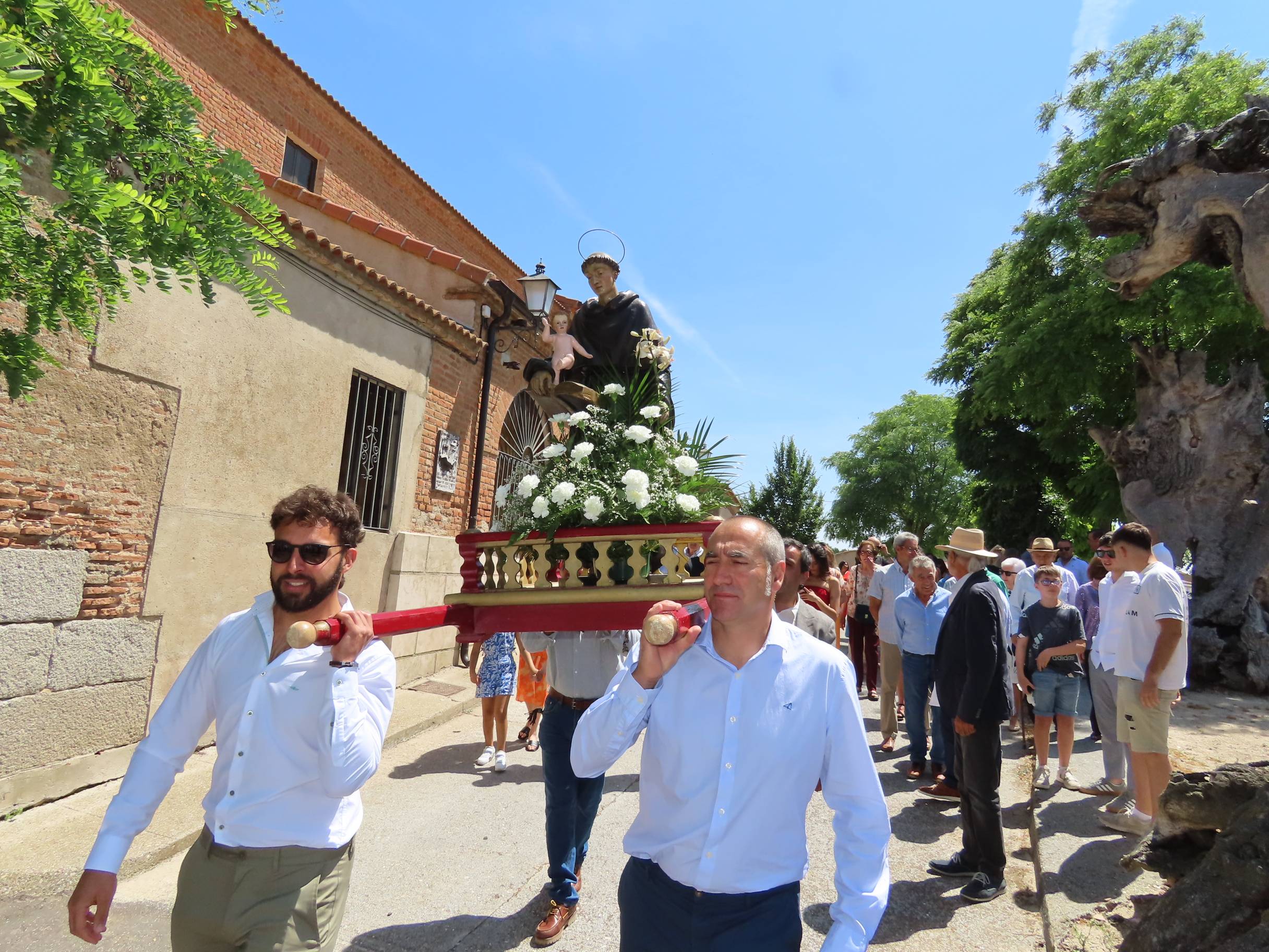 Alegría en Nava de Sotrobal en honor a San Antonio