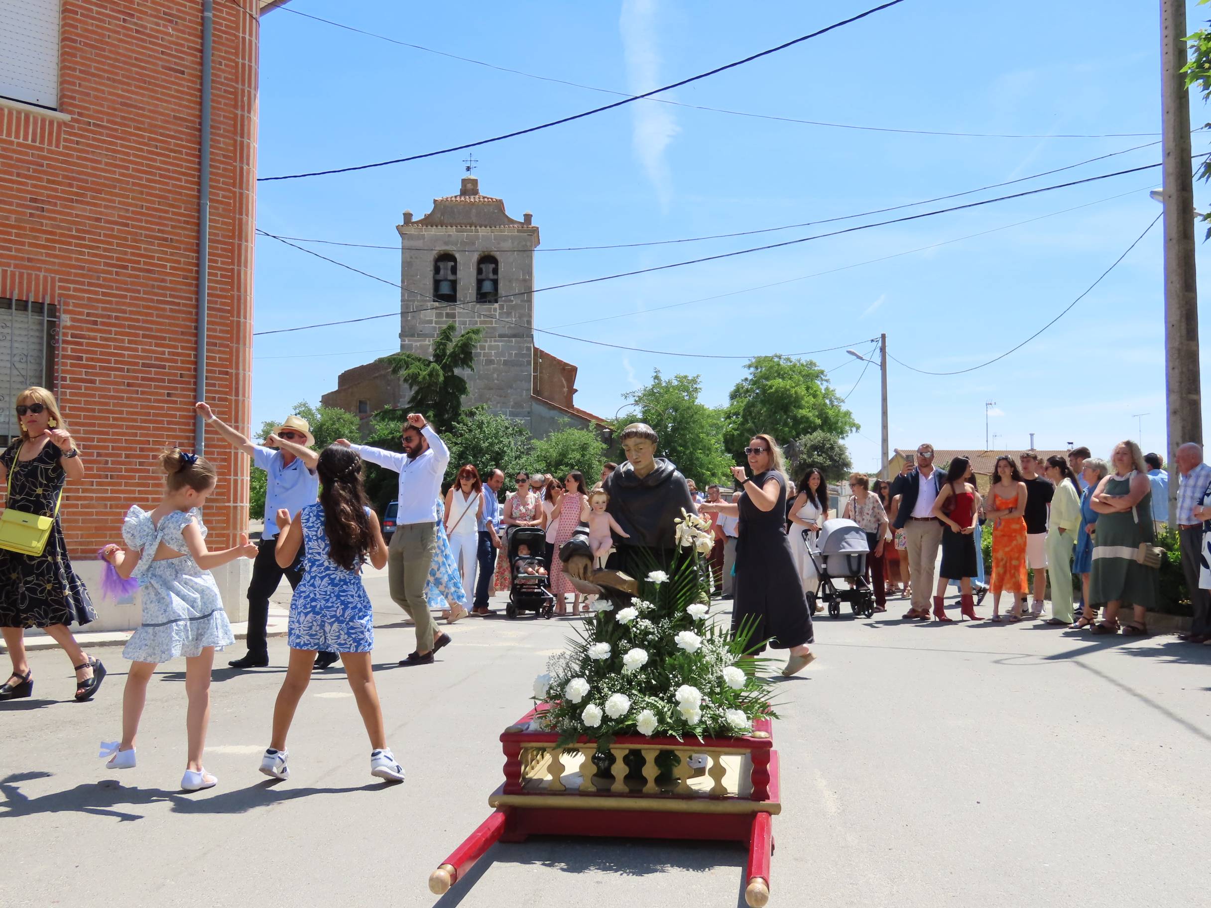 Alegría en Nava de Sotrobal en honor a San Antonio