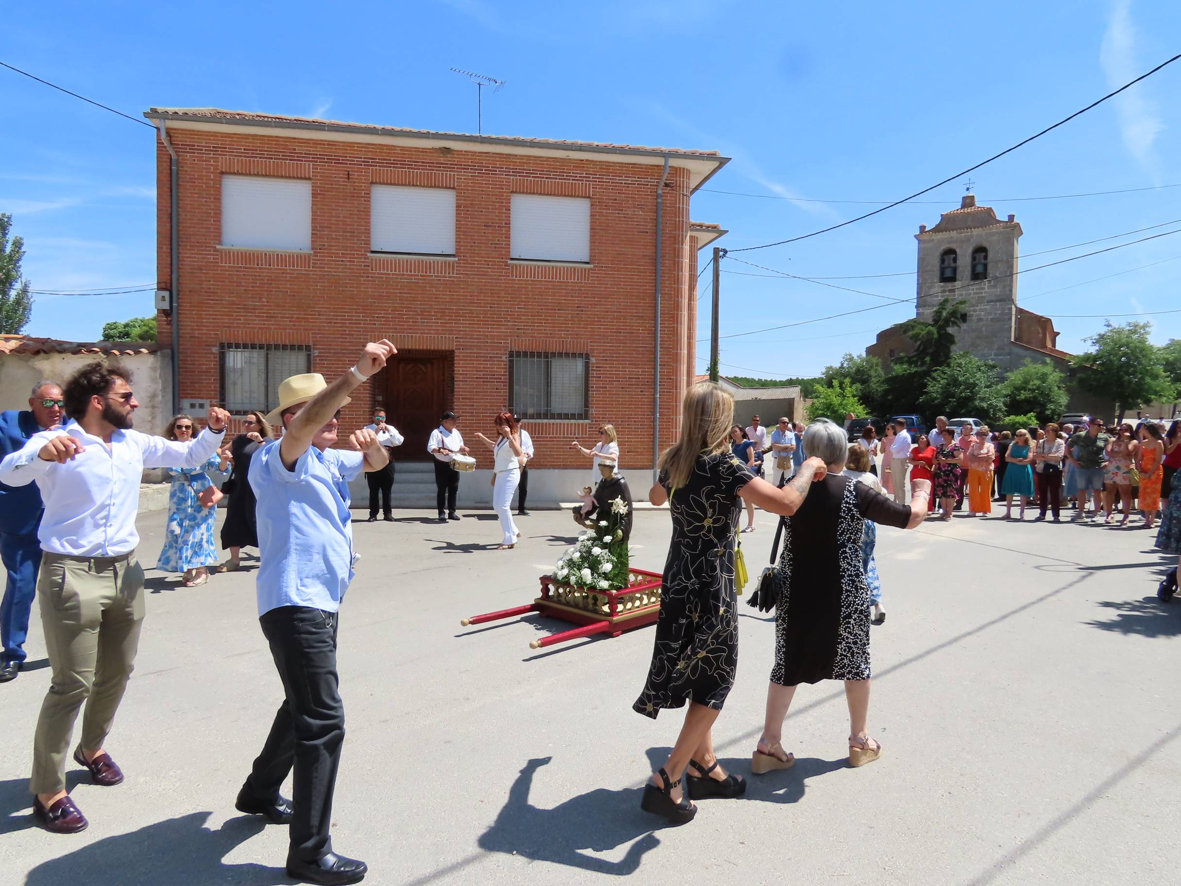 Alegría en Nava de Sotrobal en honor a San Antonio