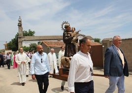 Procesión de San Antonio por las calles de Martín de Yeltes