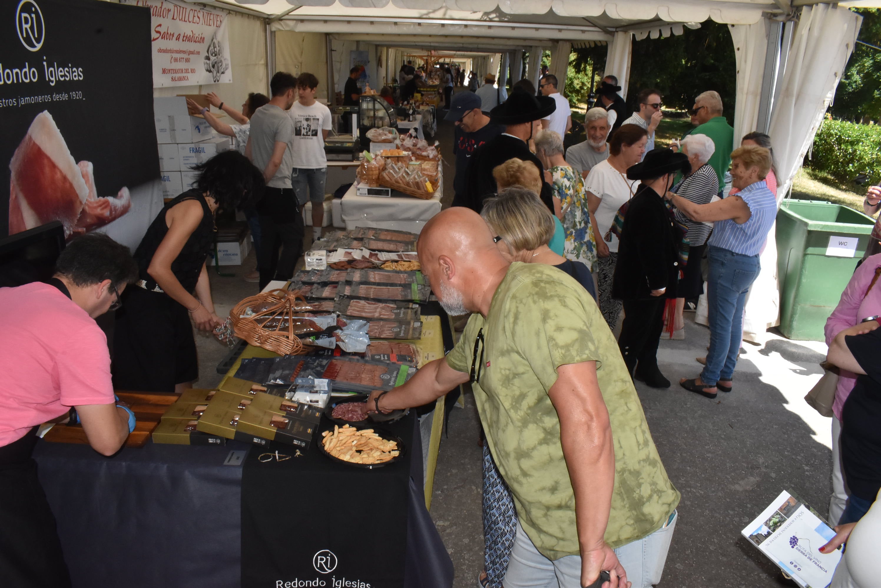 Primera feria agroalimentaria en Candelario para rendir homenaje a su tradición chacinera