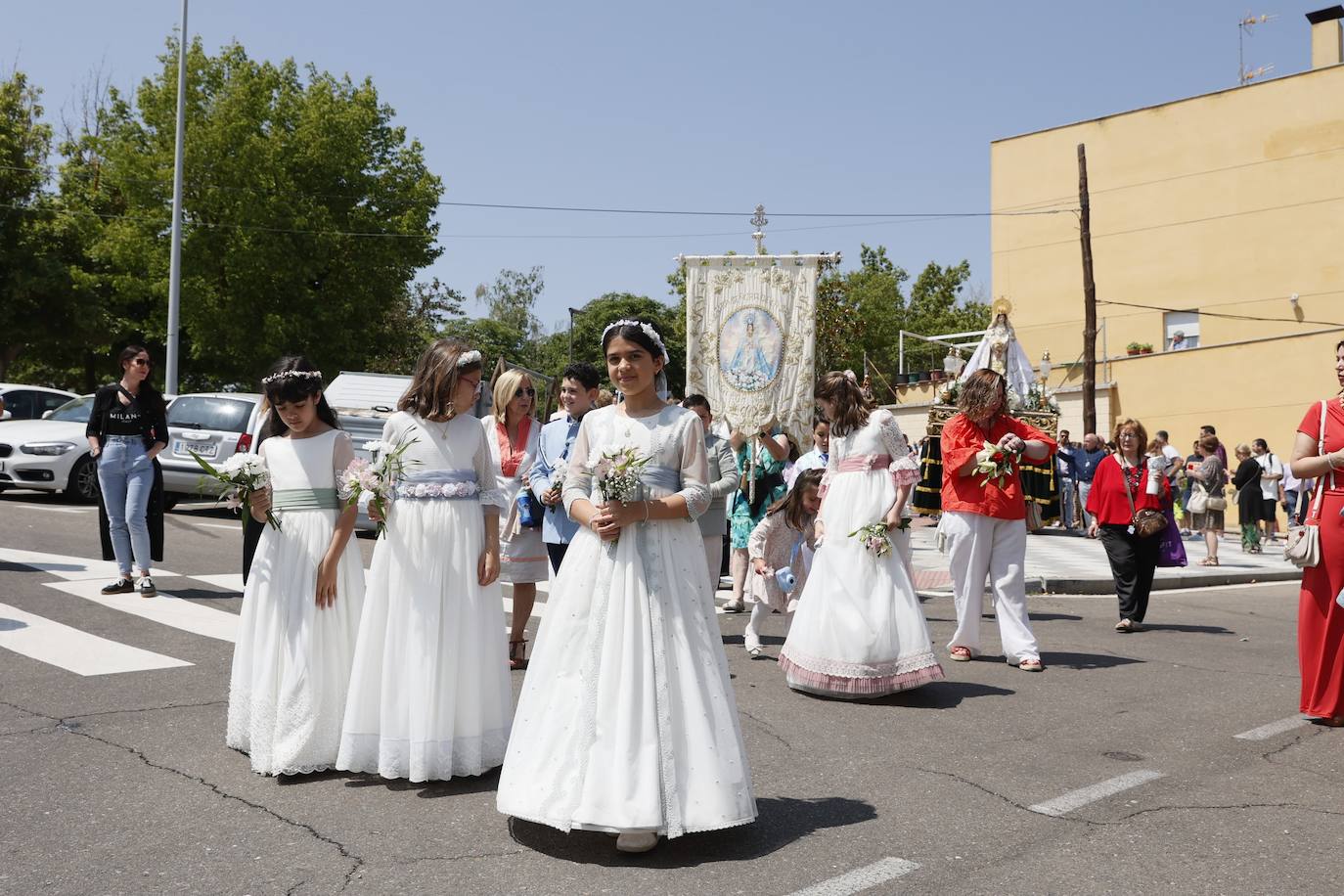 Tejares rinde homenaje a su virgen