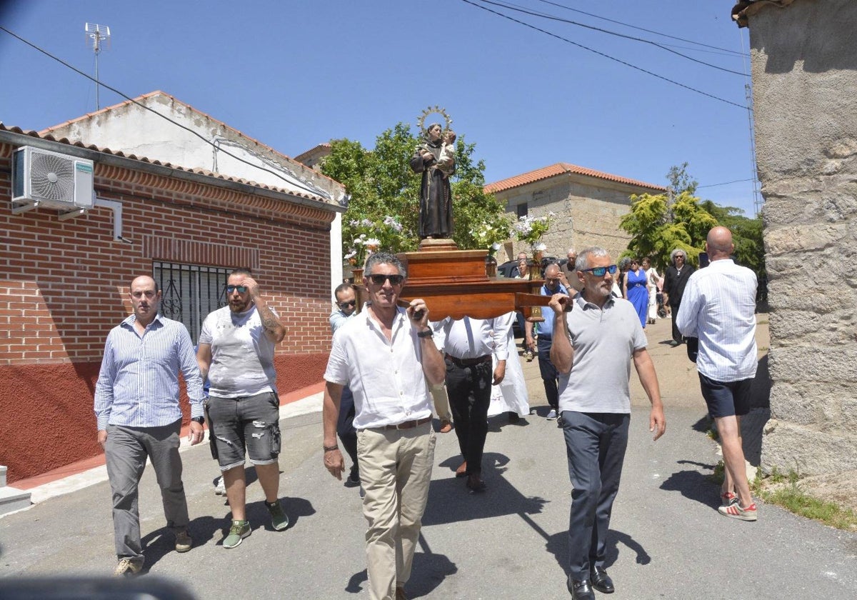Malpartida sale en procesión con San Antonio