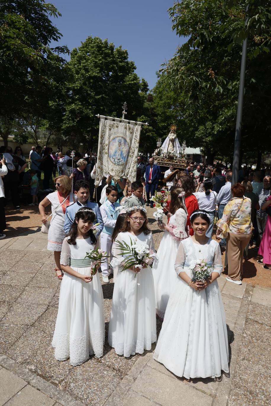Tejares rinde homenaje a su virgen