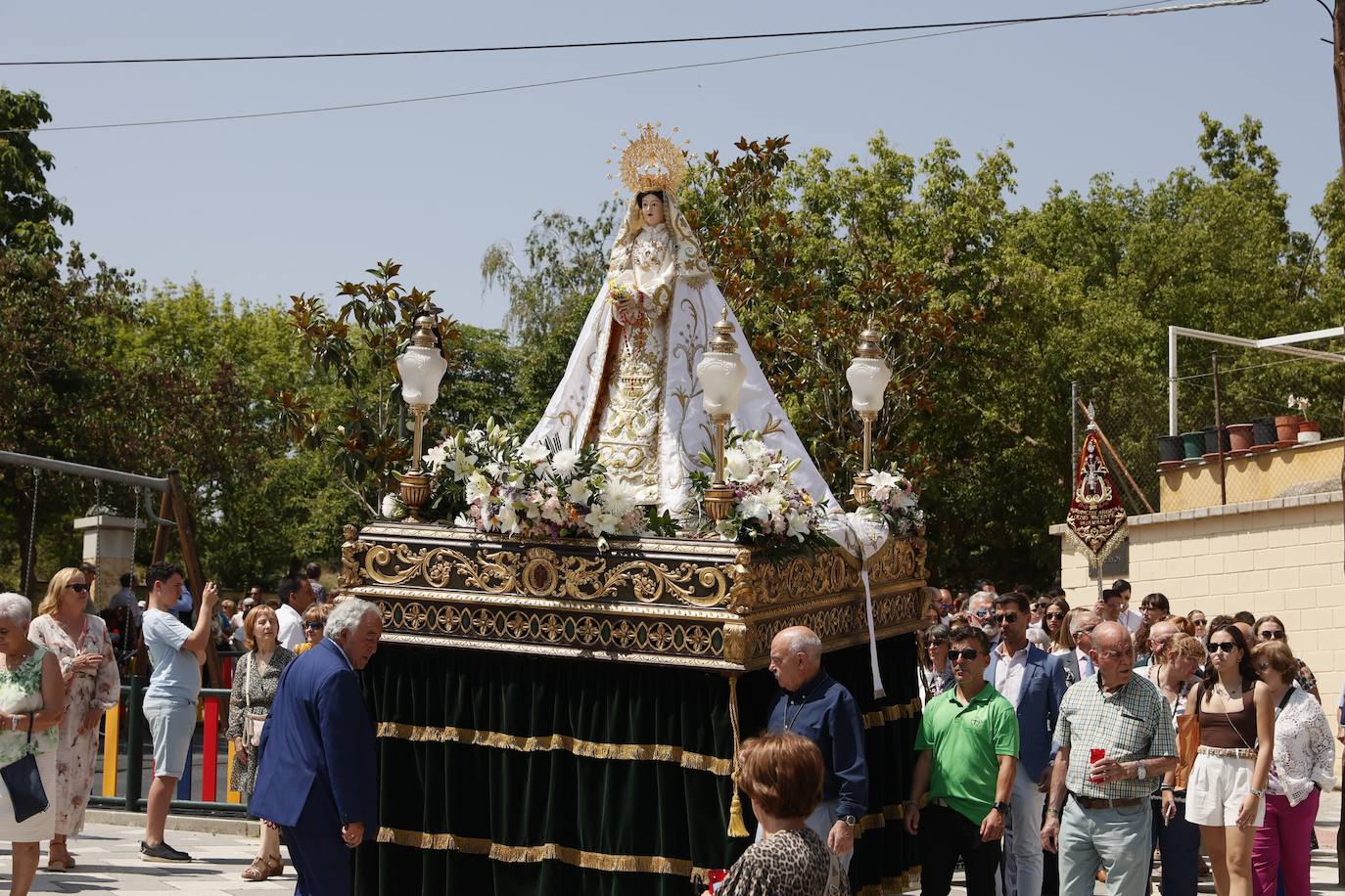 Tejares rinde homenaje a su virgen