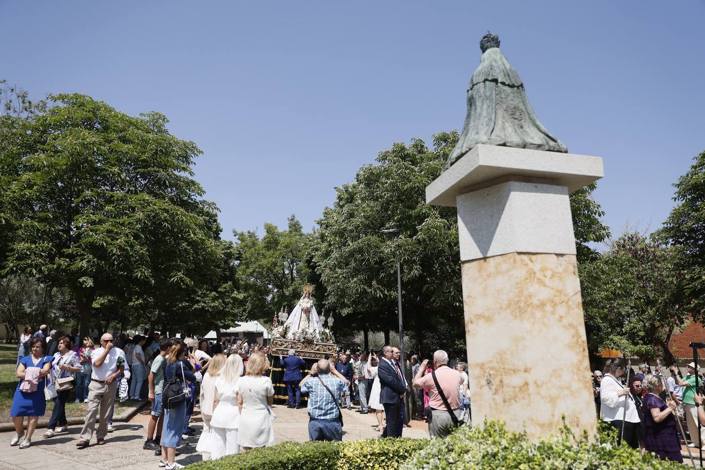 Tejares rinde homenaje a su virgen
