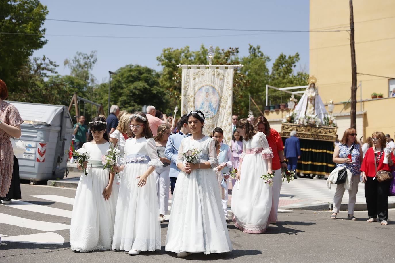 Tejares rinde homenaje a su virgen