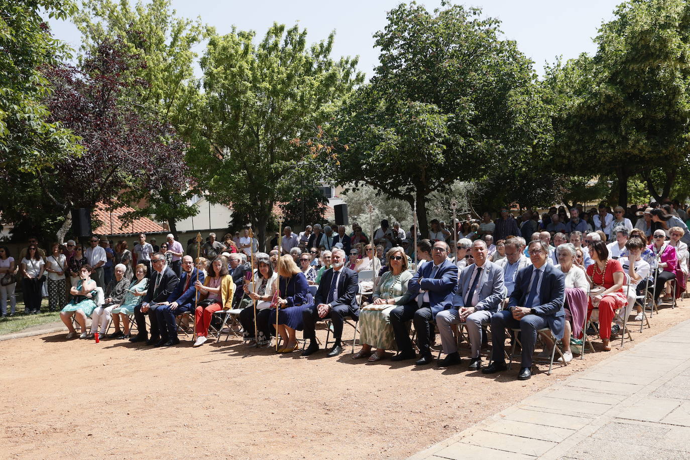 Tejares rinde homenaje a su virgen