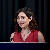 La presidenta de la Comunidad de Madrid, Isabel Díaz Ayuso, interviene durante el acto de toma de posesión del nuevo rector de la Universidad Rey Juan Carlos (URJC).