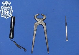 Efectos intervenidos al acusado tras el robo en la iglesia.