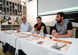 David Alonso Mata (director general), Luis Ignacio Delgado (director de campaña) y Alberto Alonso 'Guti' (responsable de marketing) durante el acto de presentación.