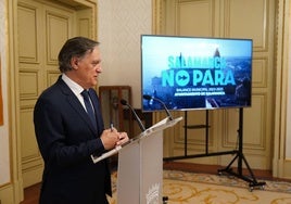 El alcalde de Salamanca, Carlos García Carbayo, este martes en el Salón de Recepciones.
