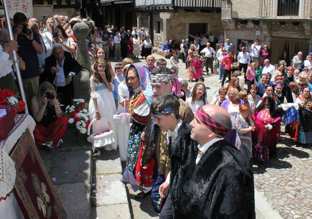 El ofertorio, escaparate y pasarela ideal para disfrutar de los trajes de vistas.