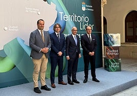 David Mingo, Luis Francisco Martín y Marcos Iglesias, junto al presidente de la Diputación, Javier Iglesias.
