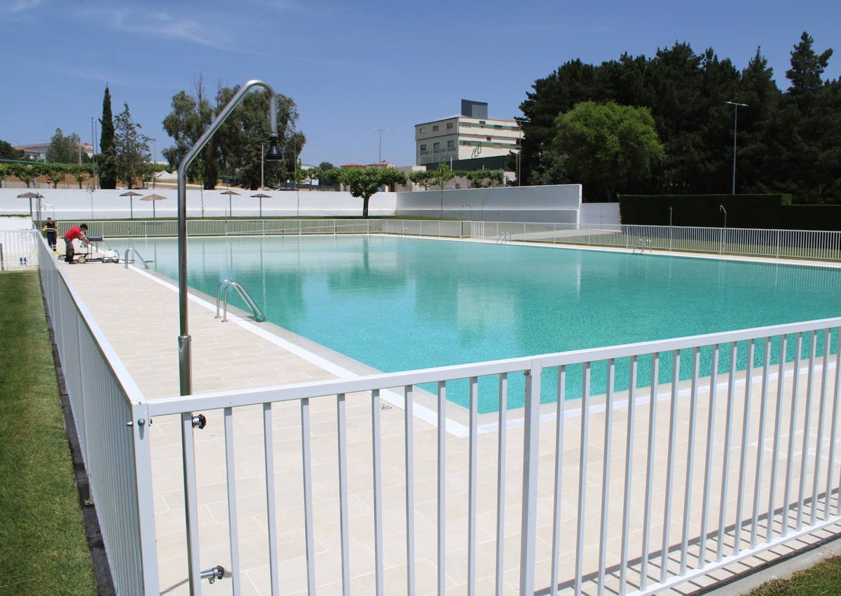 Imagen secundaria 1 - Instalaciones de las piscinas municipales de Guijuelo.