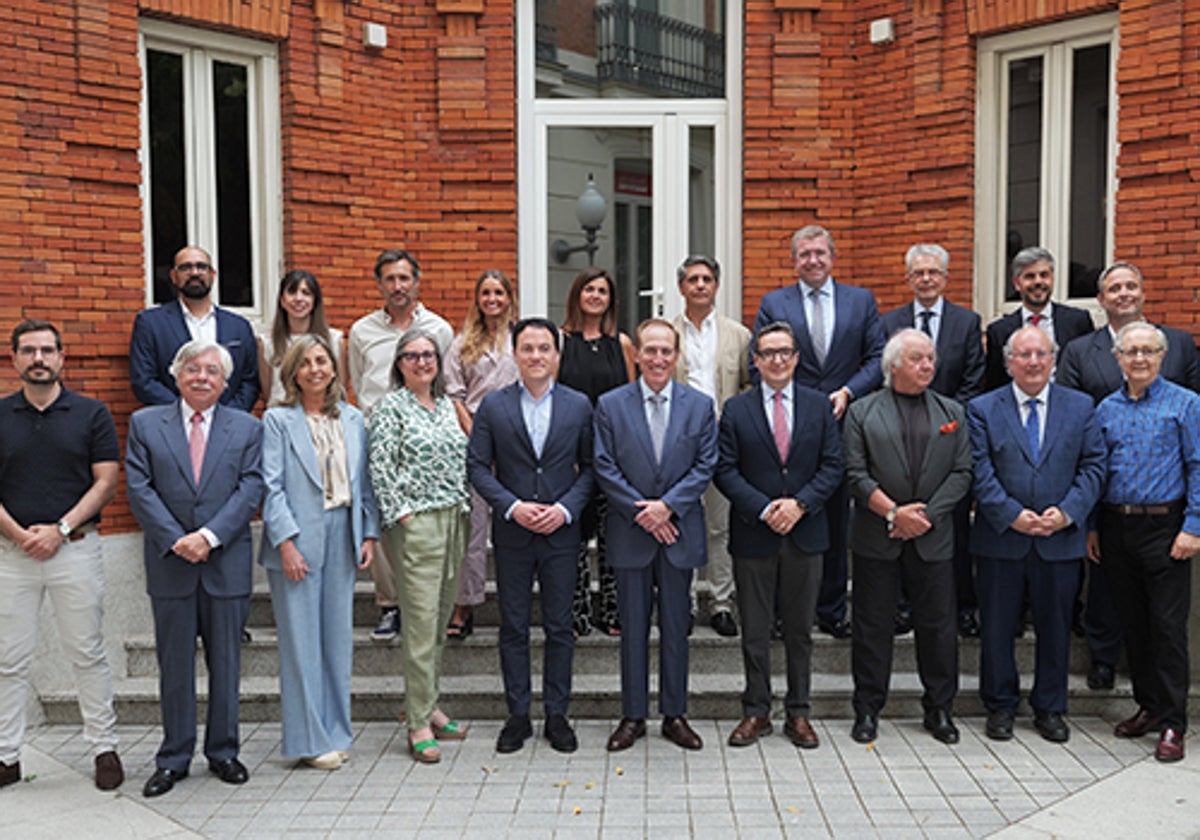 Foto de grupo de los participantes.