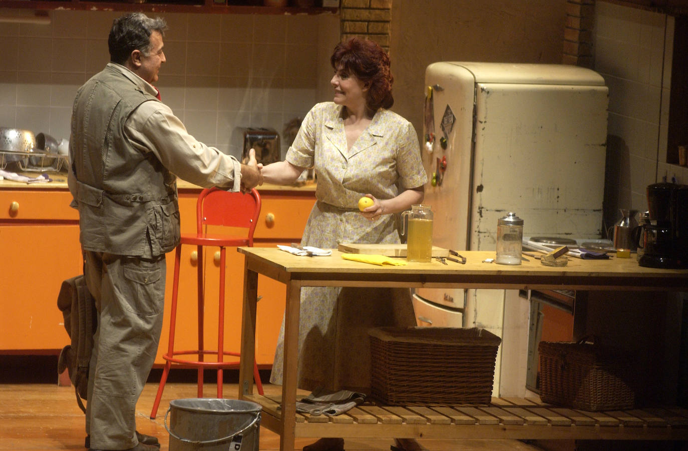 En enero de 2003 concluyó la gira con la obra «Los Puentes de Madison» en el Teatro de Caja Duero, en esta ocasión con Enric Majó como coprotagonista.