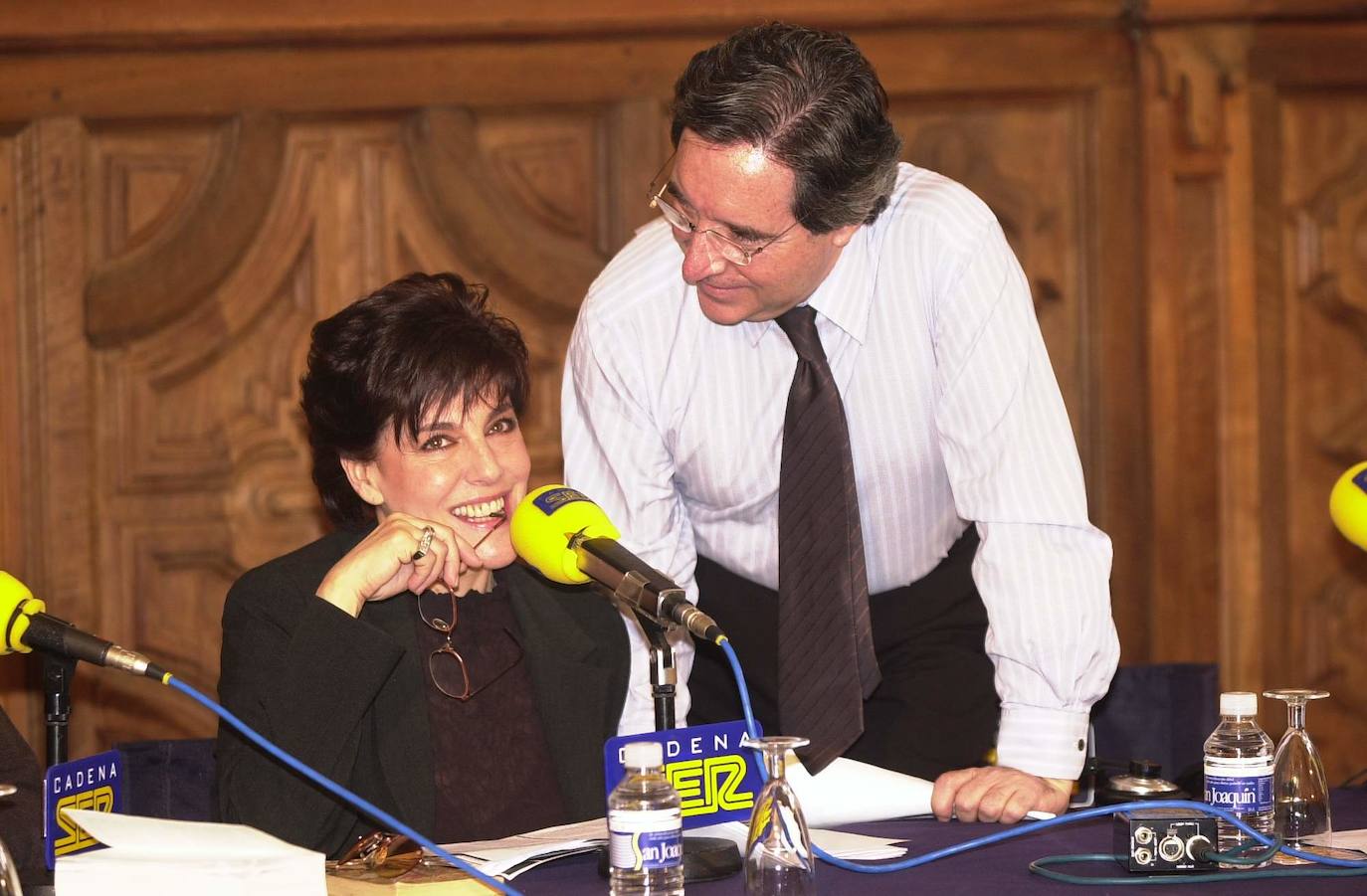 El 5 de abril de 2001, Iñaki Gabilondo emitió su «Hoy por hoy» desde el Aula Magna de la Universidad Pontificia. Charo López fue una de las grandes protagonistas del programa en el que se estuvo valorando la programación de la Capitalidad Cultural de 2002.