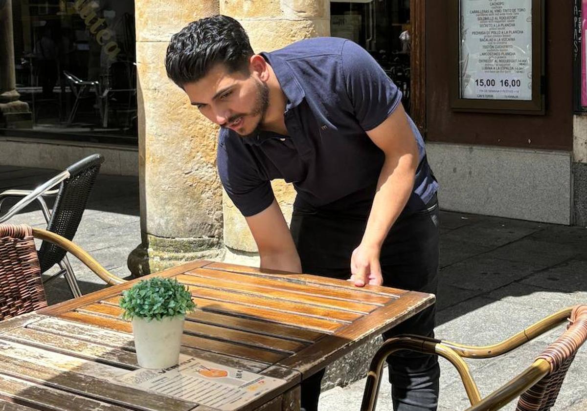 Imagen principal - «Con calor y sin calor tengo que pagar mi habitación»
