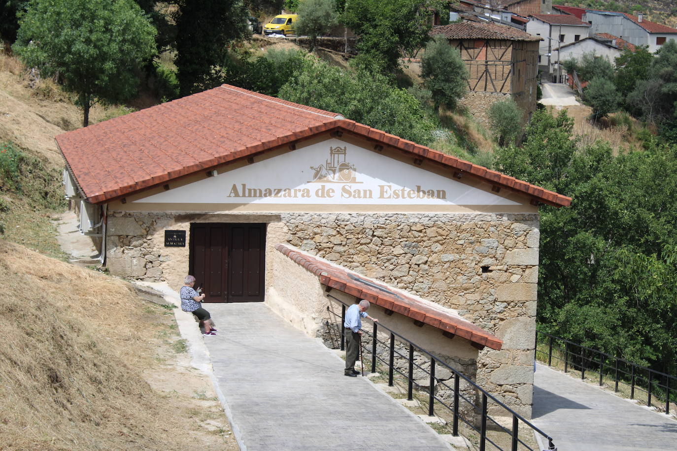 San Esteban de la Sierra estrena su centro de apoyo a la actividad económica