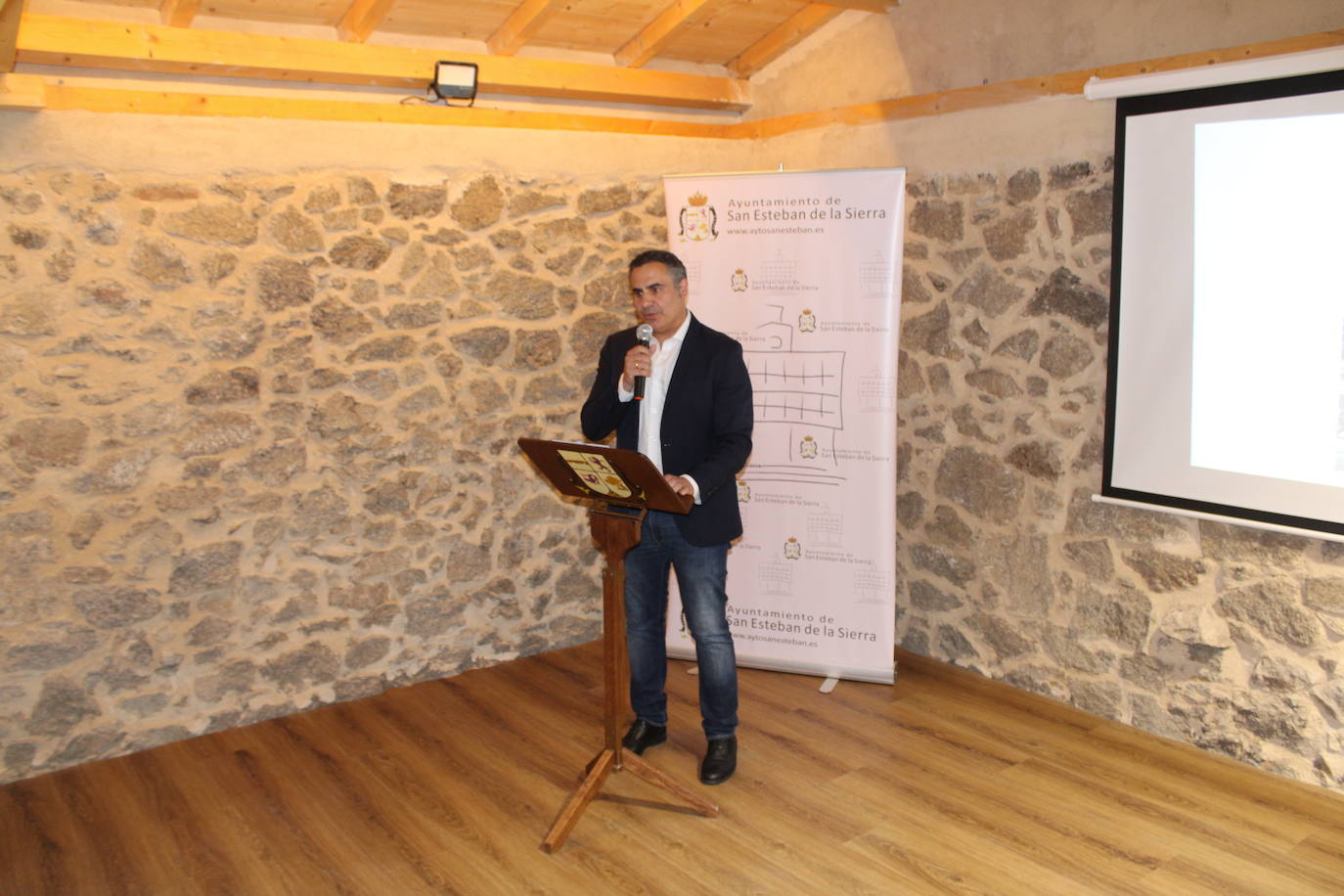 San Esteban de la Sierra estrena su centro de apoyo a la actividad económica