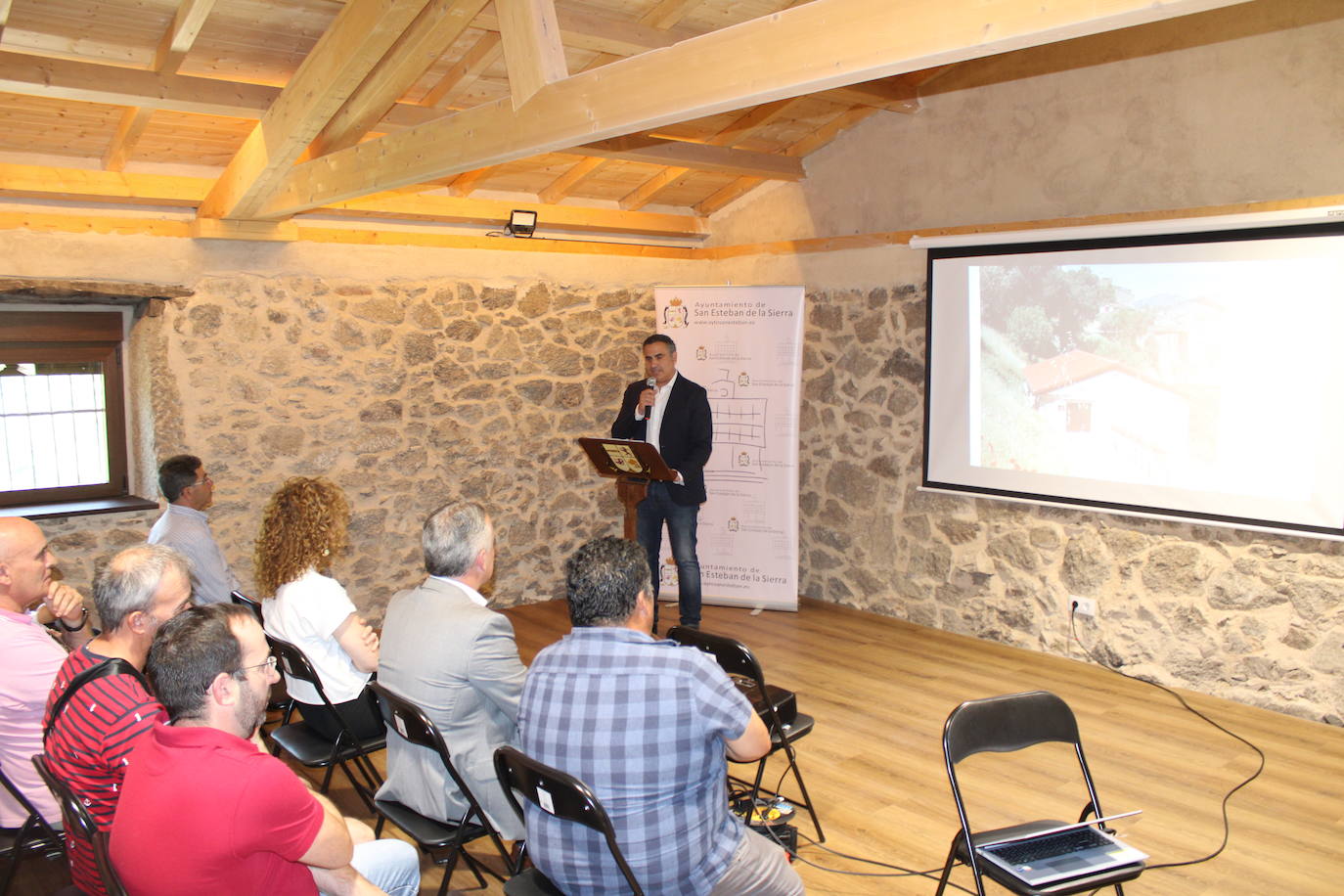 San Esteban de la Sierra estrena su centro de apoyo a la actividad económica