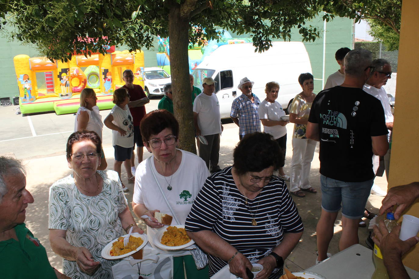 30 kilos de arroz y toneladas de felicidad en el adiós del Corpus de Sepulcro Hilario