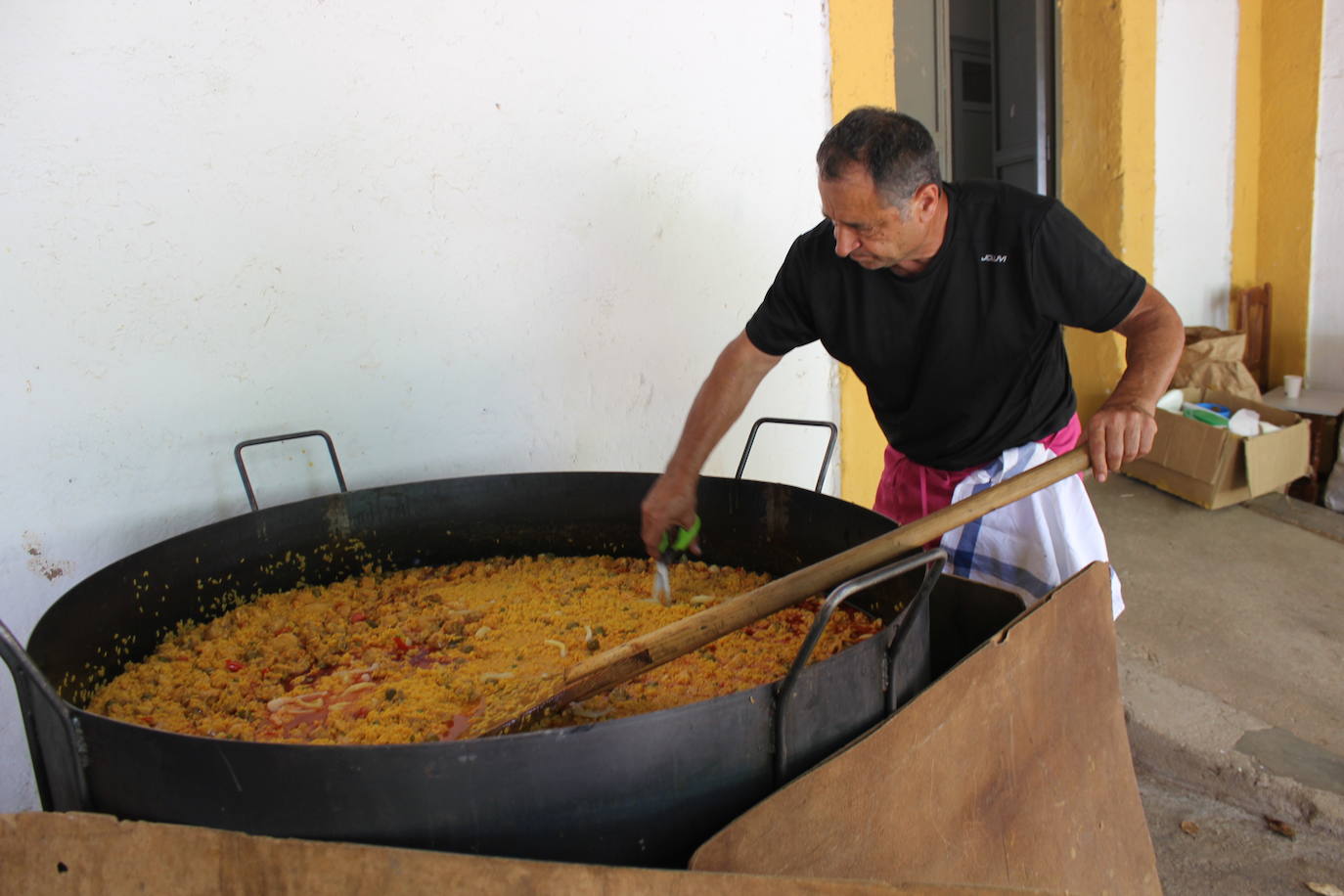 30 kilos de arroz y toneladas de felicidad en el adiós del Corpus de Sepulcro Hilario