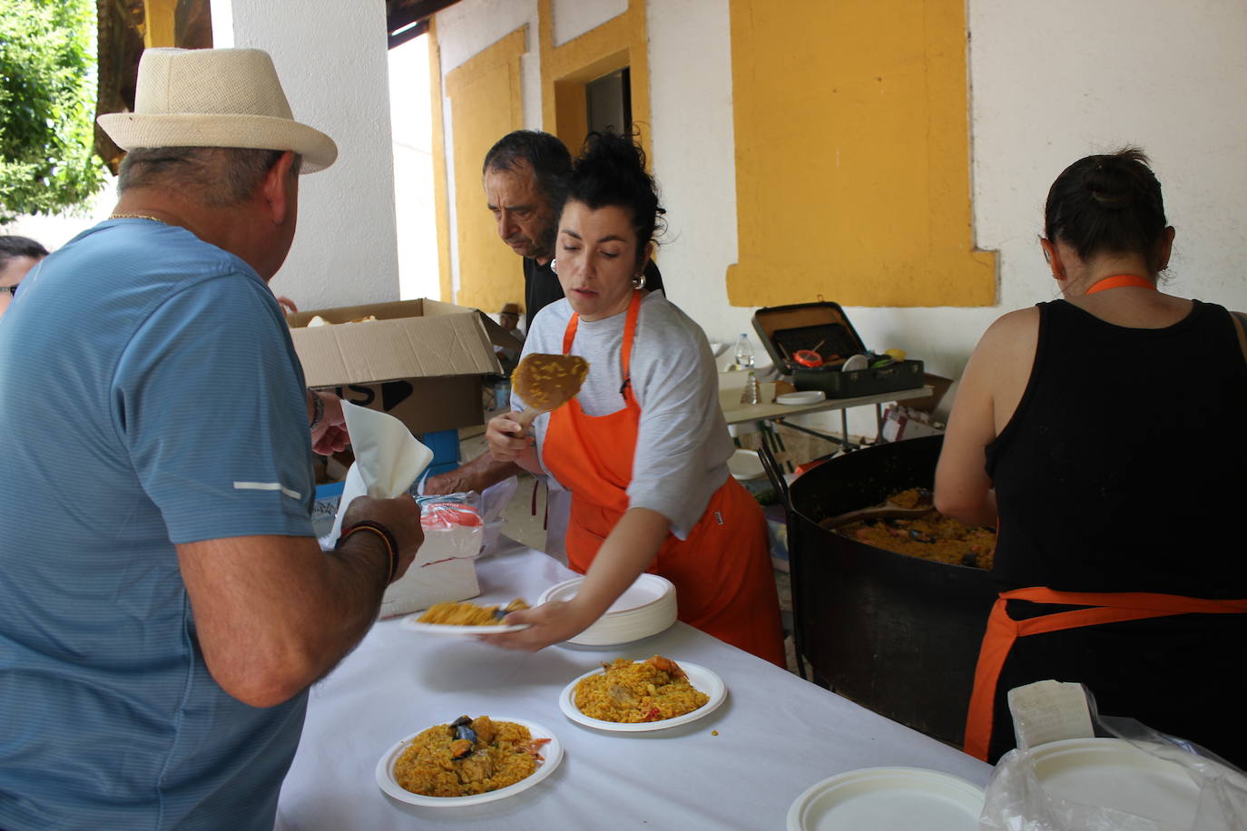 30 kilos de arroz y toneladas de felicidad en el adiós del Corpus de Sepulcro Hilario