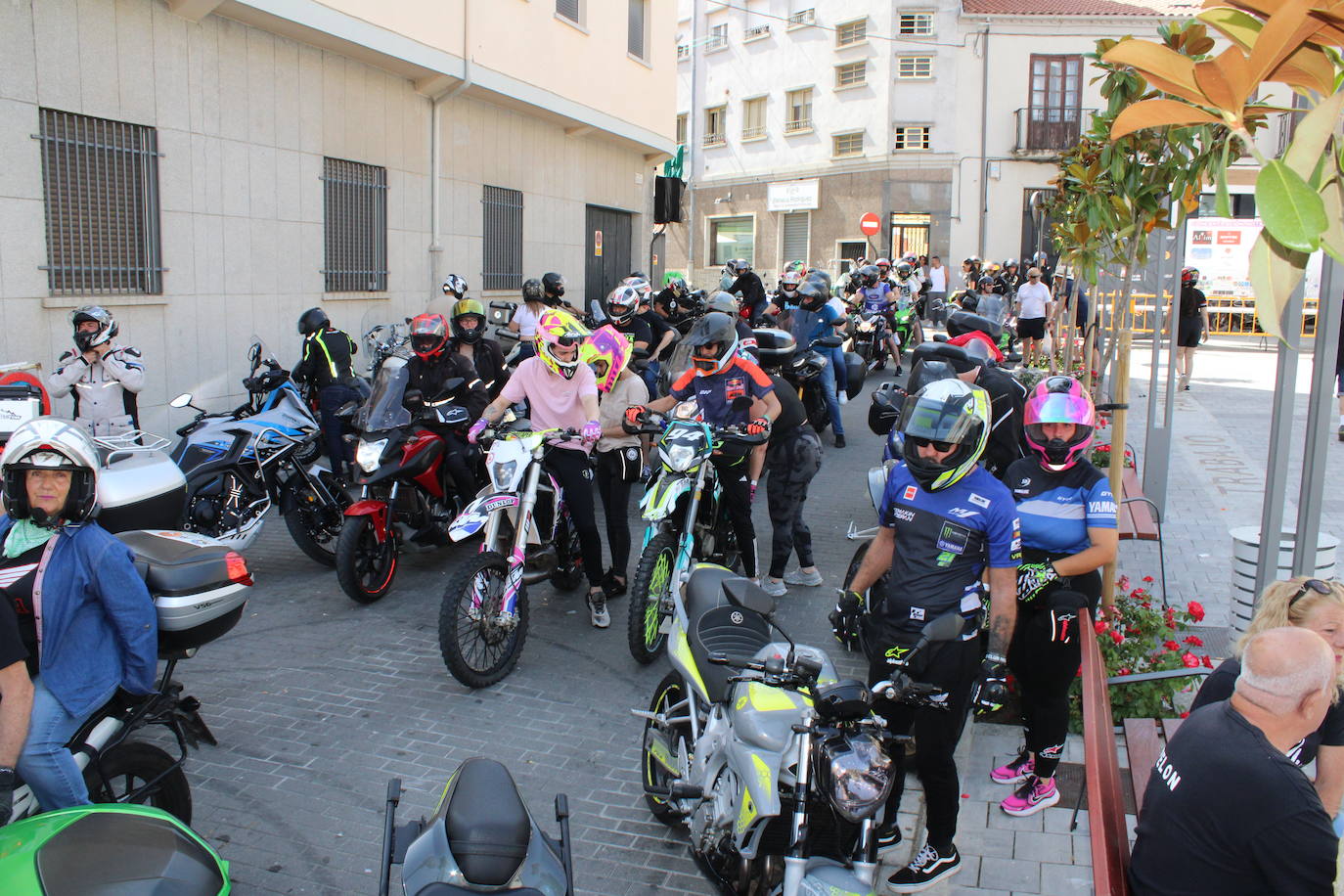 Las motos se dejan oír en Guijuelo