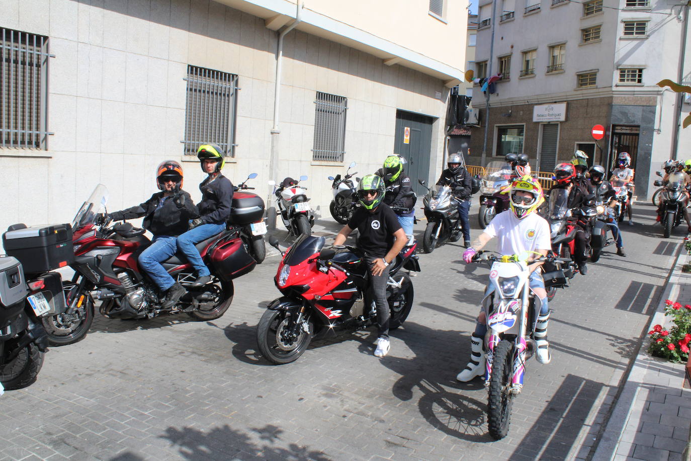 Las motos se dejan oír en Guijuelo